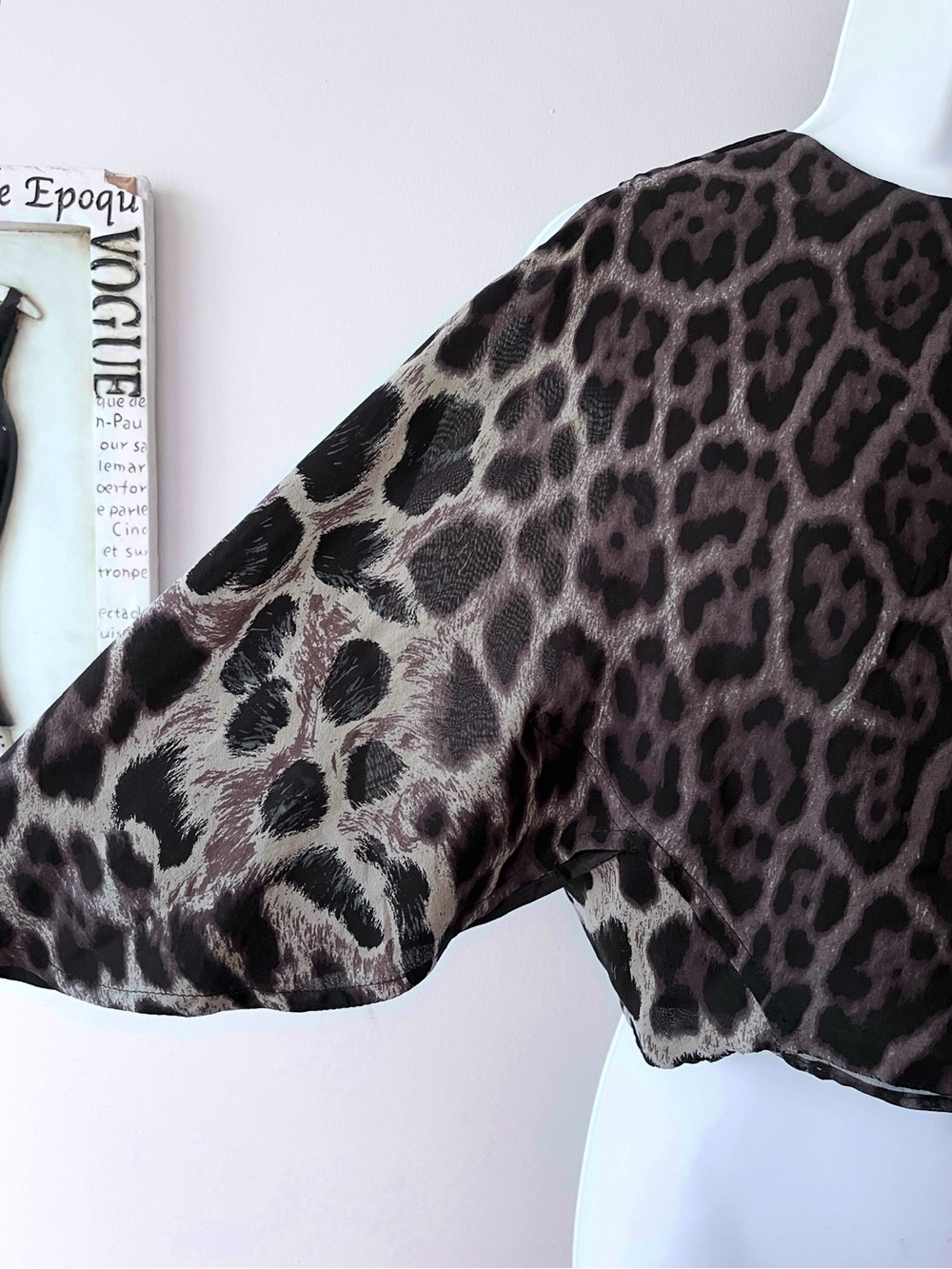 Y2K Yves Saint Laurent Leopard Print Silk Kimono Sleeve Open Back Crop Top Sz S - Picture 2 of 9